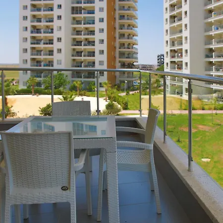 Daire One Bedroom In Caesar & Spa, Long